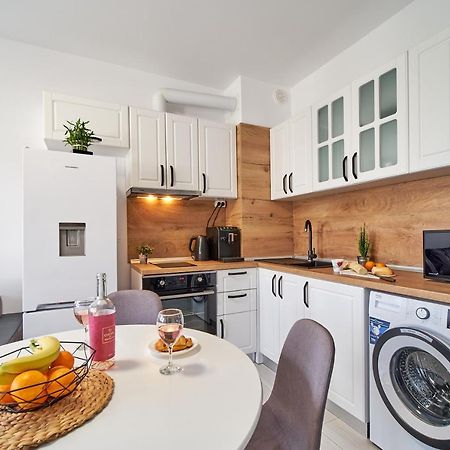 Cozy Apartment With Balcony On The Black Sea- Part Of The Family 'Vicki Apart Varna Ngoại thất bức ảnh