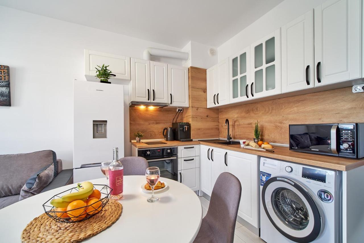 Cozy Apartment With Balcony On The Black Sea- Part Of The Family 'Vicki Apart Varna Ngoại thất bức ảnh