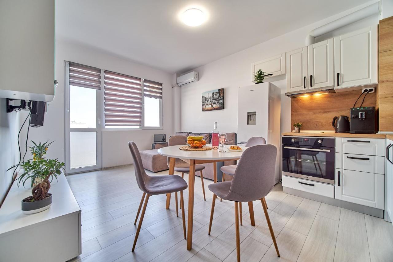 Cozy Apartment With Balcony On The Black Sea- Part Of The Family 'Vicki Apart Varna Ngoại thất bức ảnh