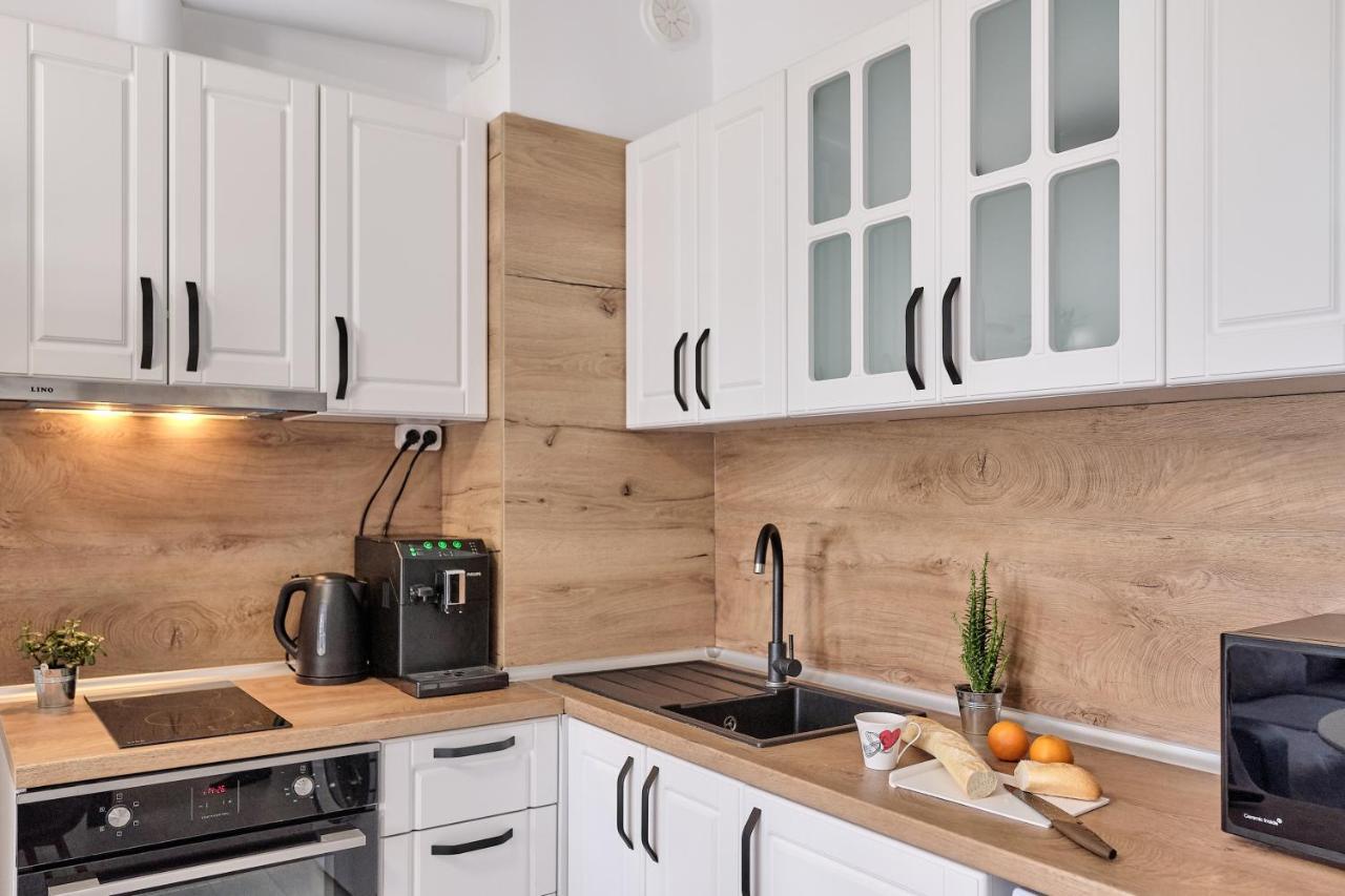 Cozy Apartment With Balcony On The Black Sea- Part Of The Family 'Vicki Apart Varna Ngoại thất bức ảnh