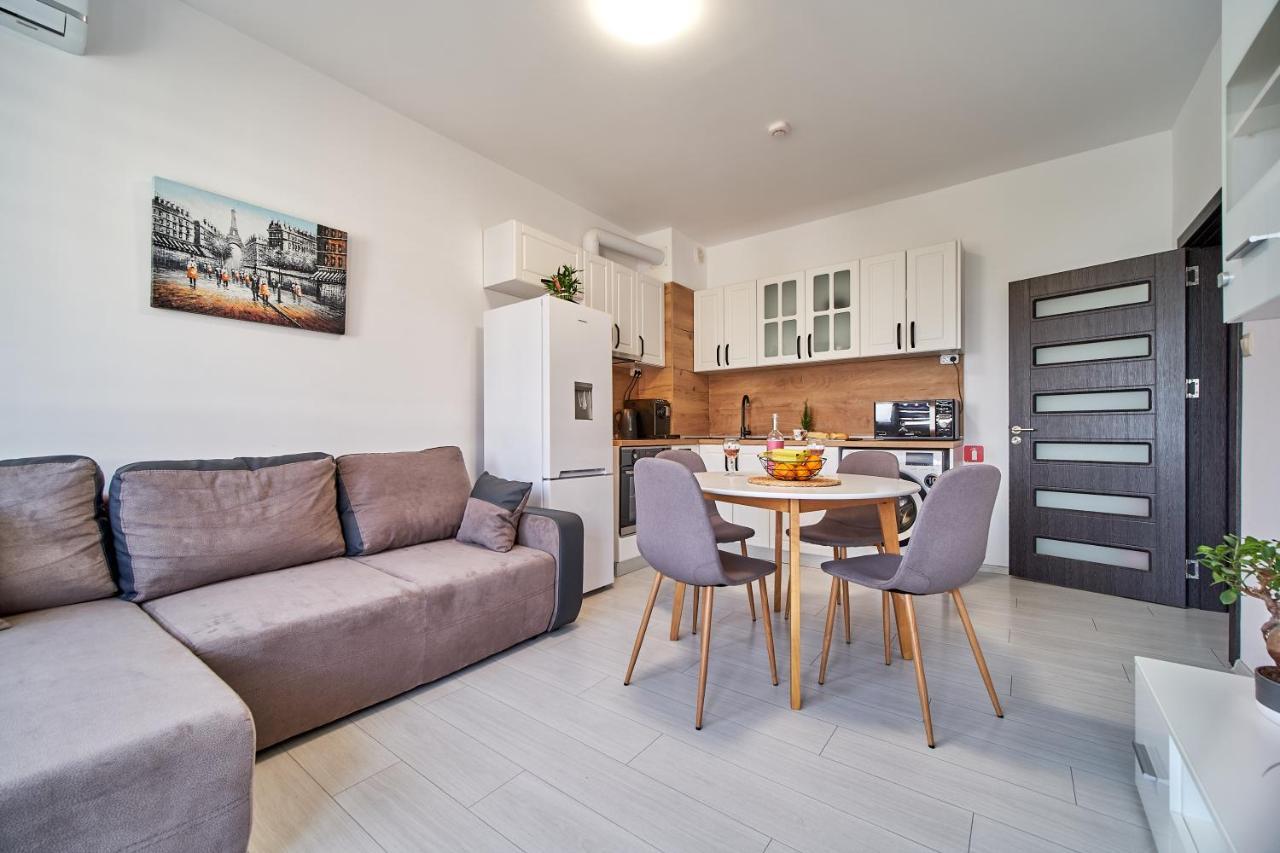 Cozy Apartment With Balcony On The Black Sea- Part Of The Family 'Vicki Apart Varna Ngoại thất bức ảnh