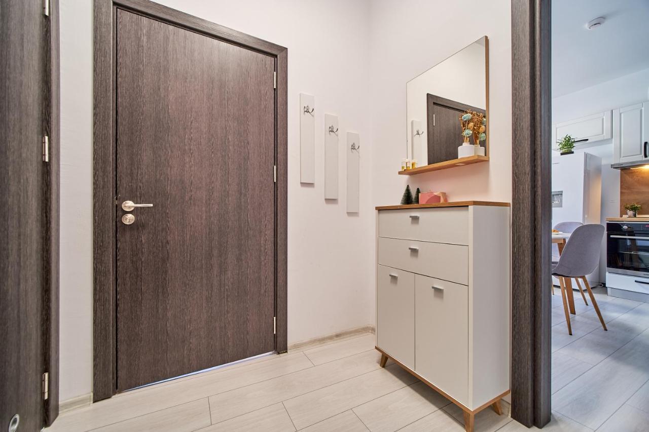 Cozy Apartment With Balcony On The Black Sea- Part Of The Family 'Vicki Apart Varna Ngoại thất bức ảnh